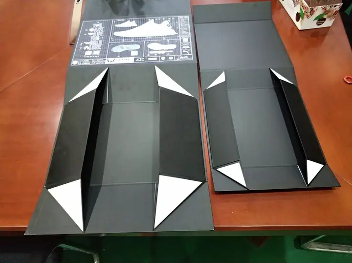 Black Paperboard Suitcase Rose Gold Magnetic Folding Box