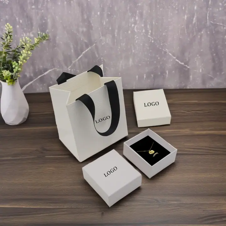 Small Gift Box – view 2